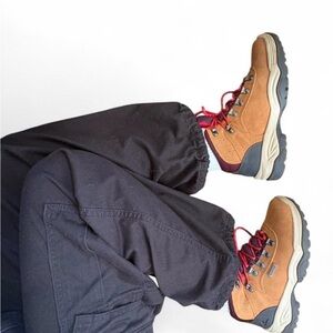 *SOLD* Women’s hiking boots